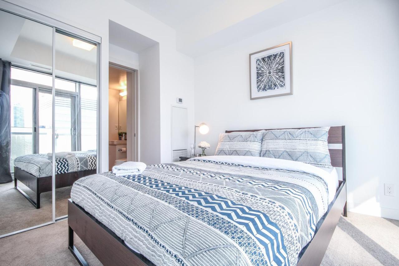 Sarkar Suites - Entertainment District Toronto Room photo