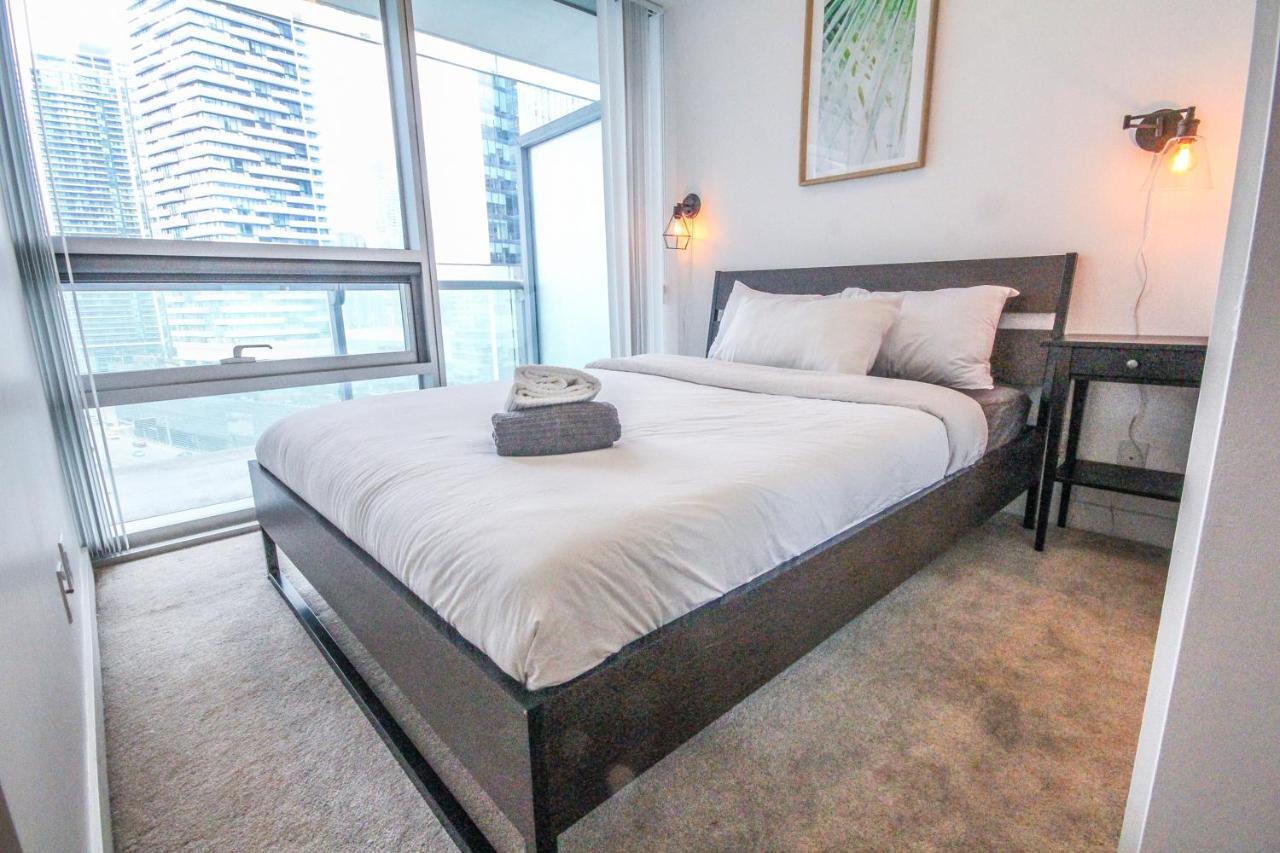 Sarkar Suites - Entertainment District Toronto Room photo